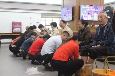 85歲老人足浴店半年消費40萬，百名技師服務引爭議